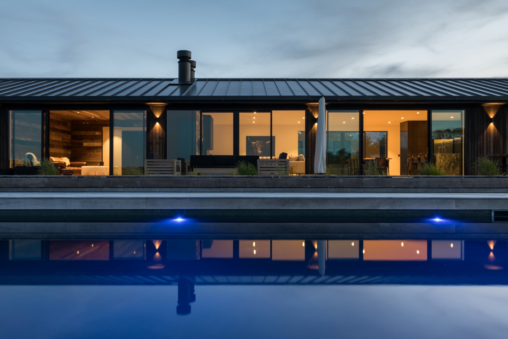 kumeu-residence-arcline-architecture-pool-night-lights-evening
