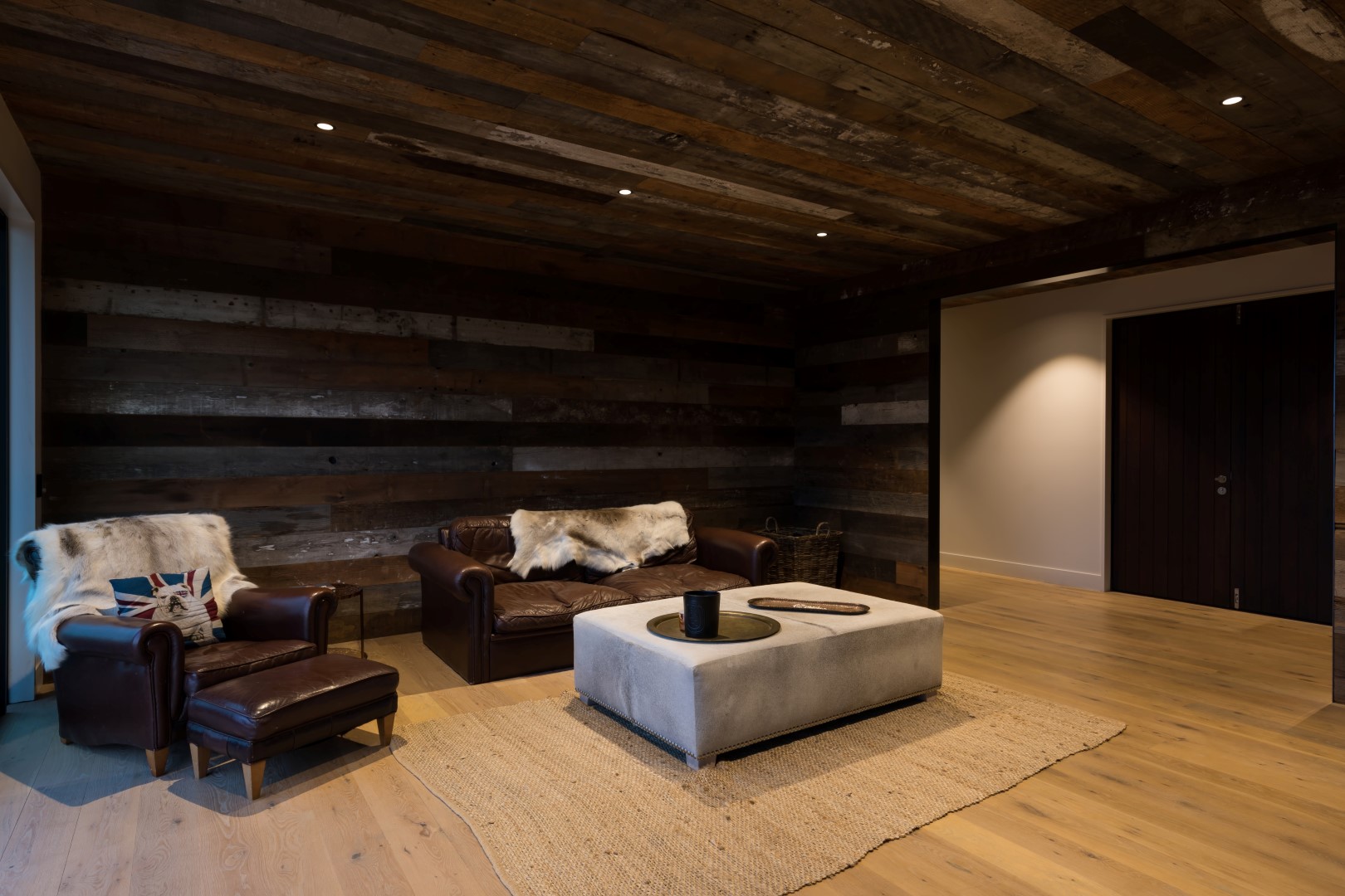 kumeu-residence-arcline-architecture-reclaimed-wood-walls-couches-snug