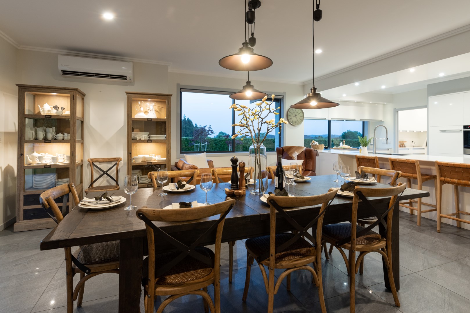 edkins-road-residence-arcline-kerikeri-architecture-dining-room-country-traditional (1)