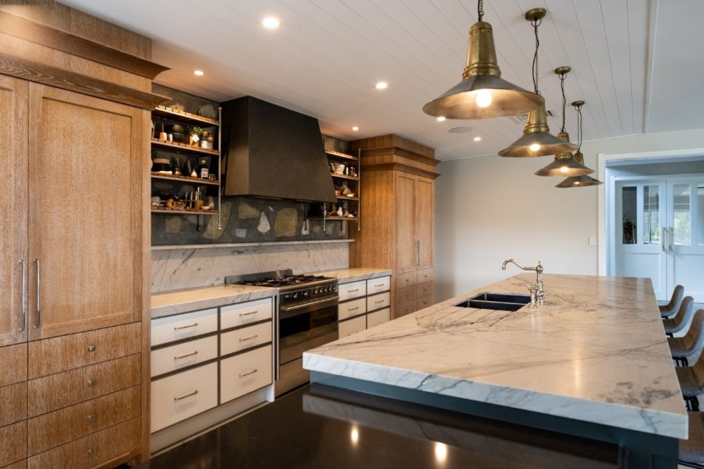 kitchen-design-arcline-architecture-wood-design-stone-island-lights-benchtop-rangehood