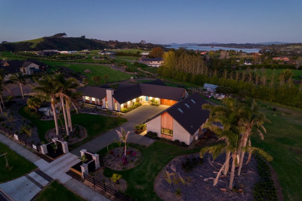 arcline-architecture-metrotile-telfer-roofing-kerikeri-home-design-northland-roof-drone-aerial-pool