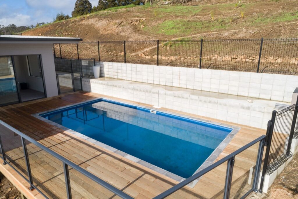 forest-heights-home-kerikeri-architect-arcline-architecture-pool-stack-bonded-block-retaining-wall