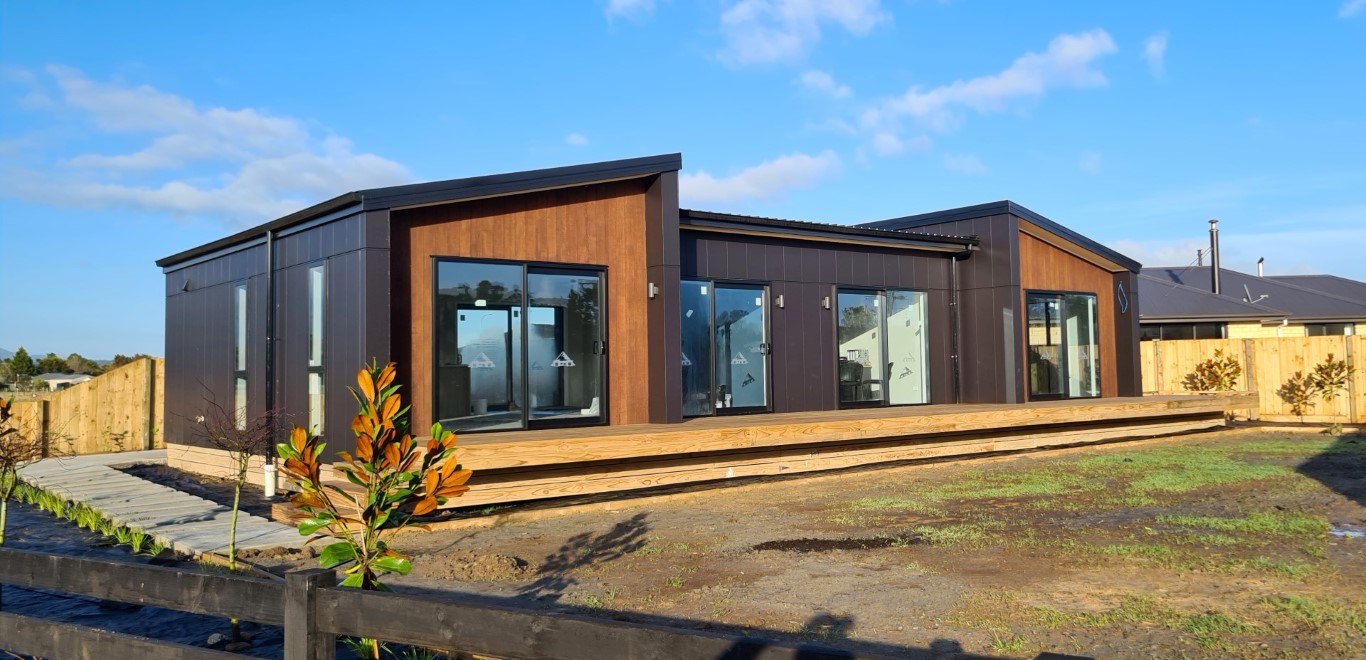 south-peak-homes-showhome-arcline-architecture-transportable-design-prefab-black-timber