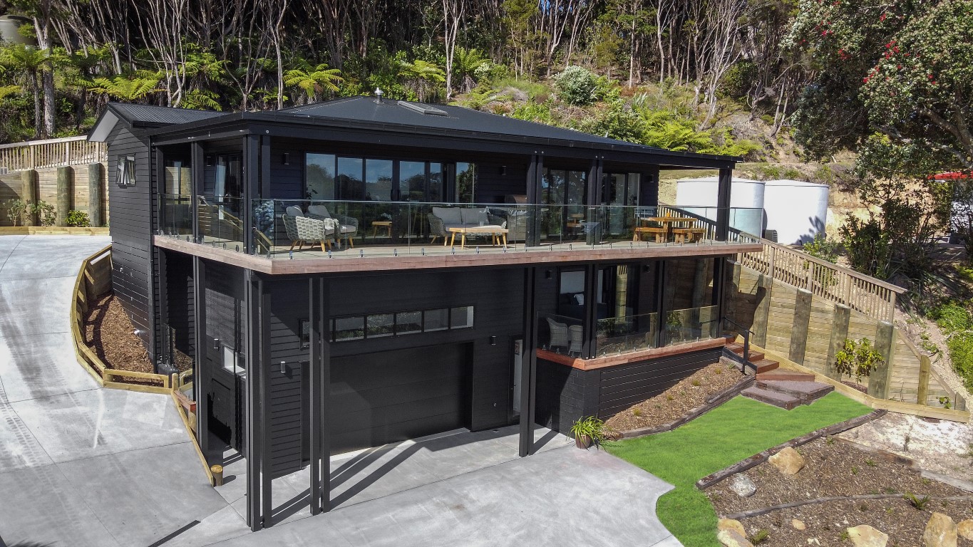 black-house-two-storey-russell-arcline-architecture