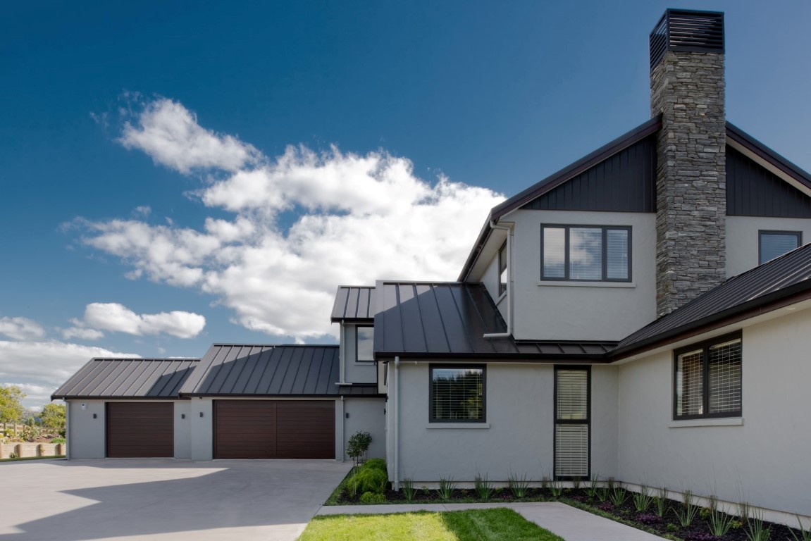 exterior-stone-plaster-landscaping-grass-garage-doors-cedar-joinery-oblique-arcline-architecture