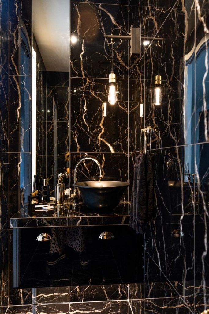 glossy-black-wc-toilet-vanity-tiles-lighting-dark-arcline-architecture