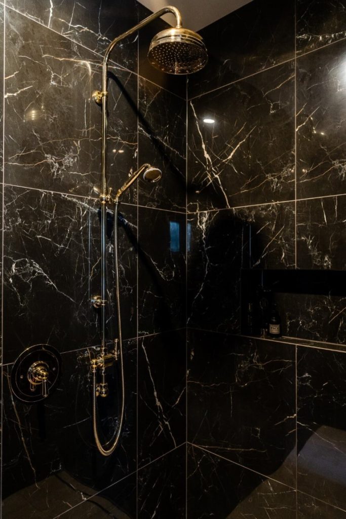 gold-shower-slide-granite-black-tiles-niche-soap-holder-arcline-architecture-design