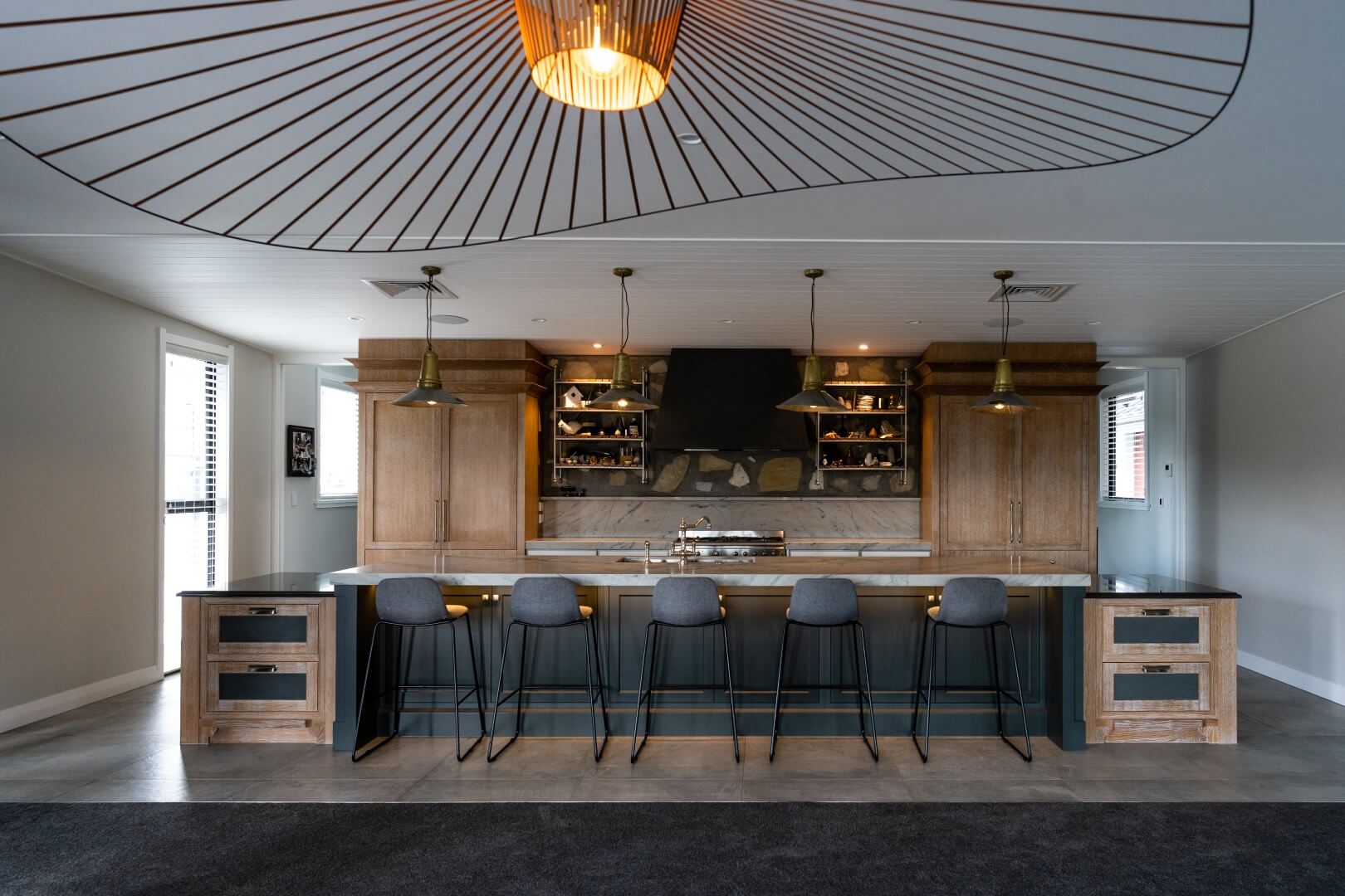 kitchen-design-whangarei-home-arcline-architecture-island-timber-feature-lighting (4)