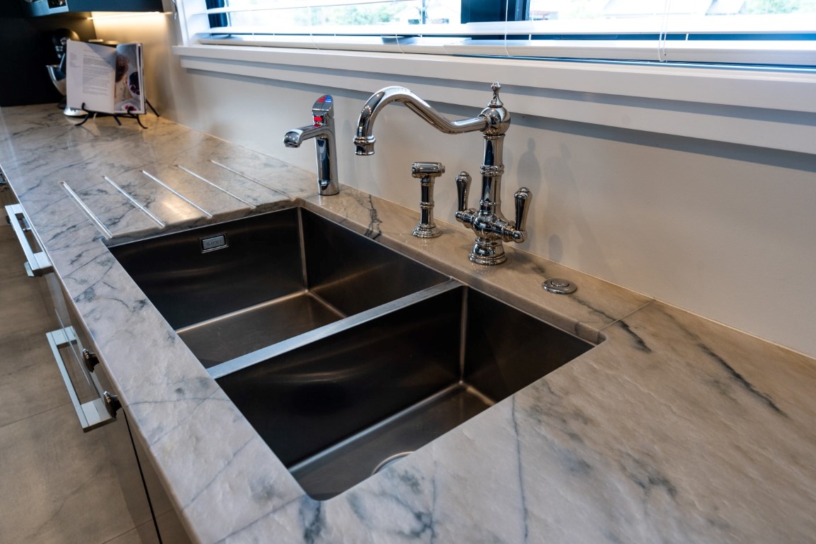 stone-benchtop-silver-tapware-billi-hot-water-taps-grooved-water-runoff-arcline-architecture