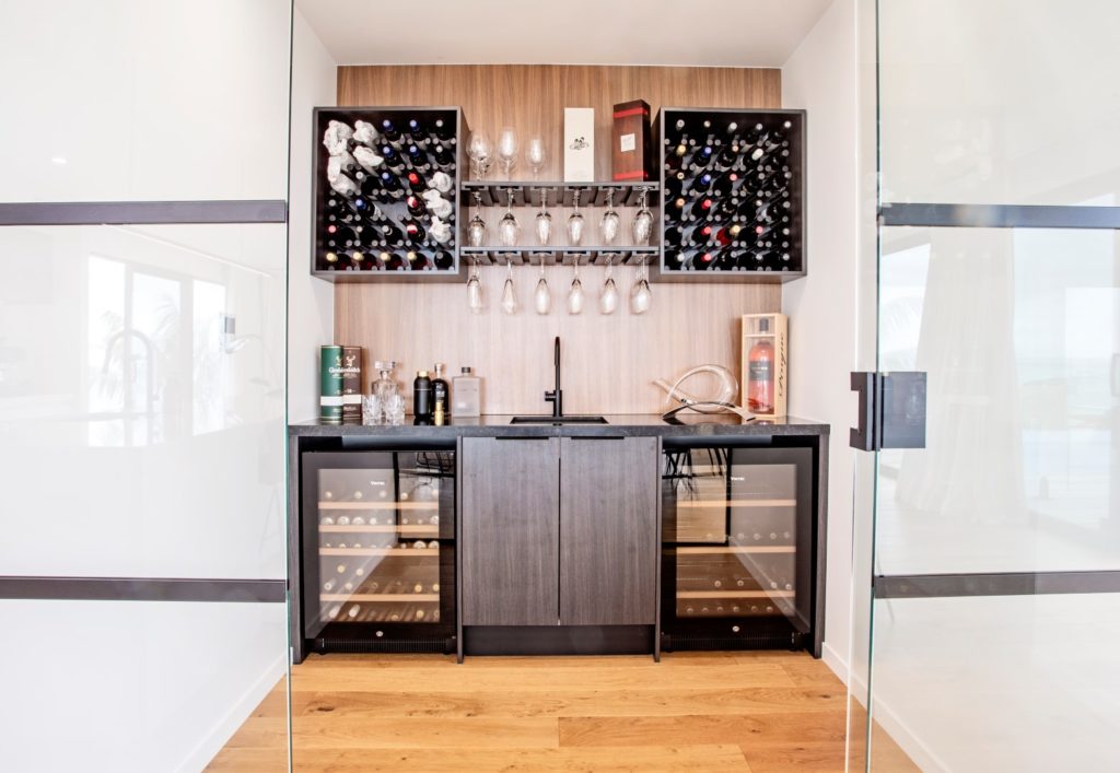 wine-cellar-temperature-controlled-bar-sink-winery-glass-arcline-architecture