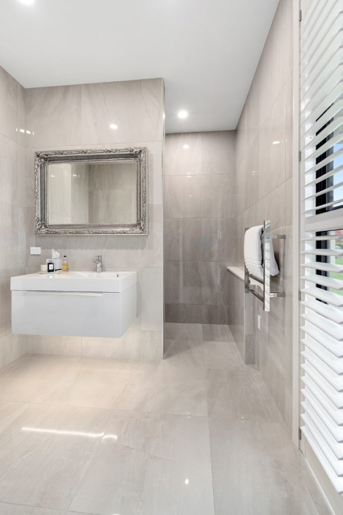 bathroom-design-beige-walk-in-shower-tiled-vanity-arcline-architecture