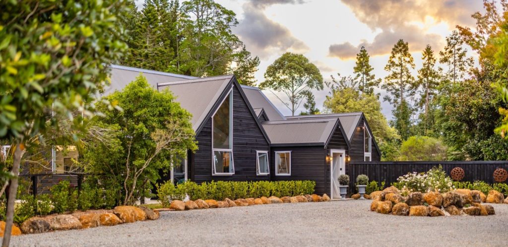 black-barn-styled-home-kerikeri-arcline-architecture-white-trim-horse-equestrian-landscaping (4)