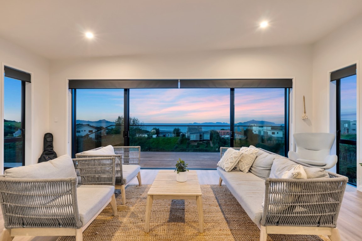 family-room-sea-views-northland-whangarei-district-couches-timber-floor-arcline-architecture
