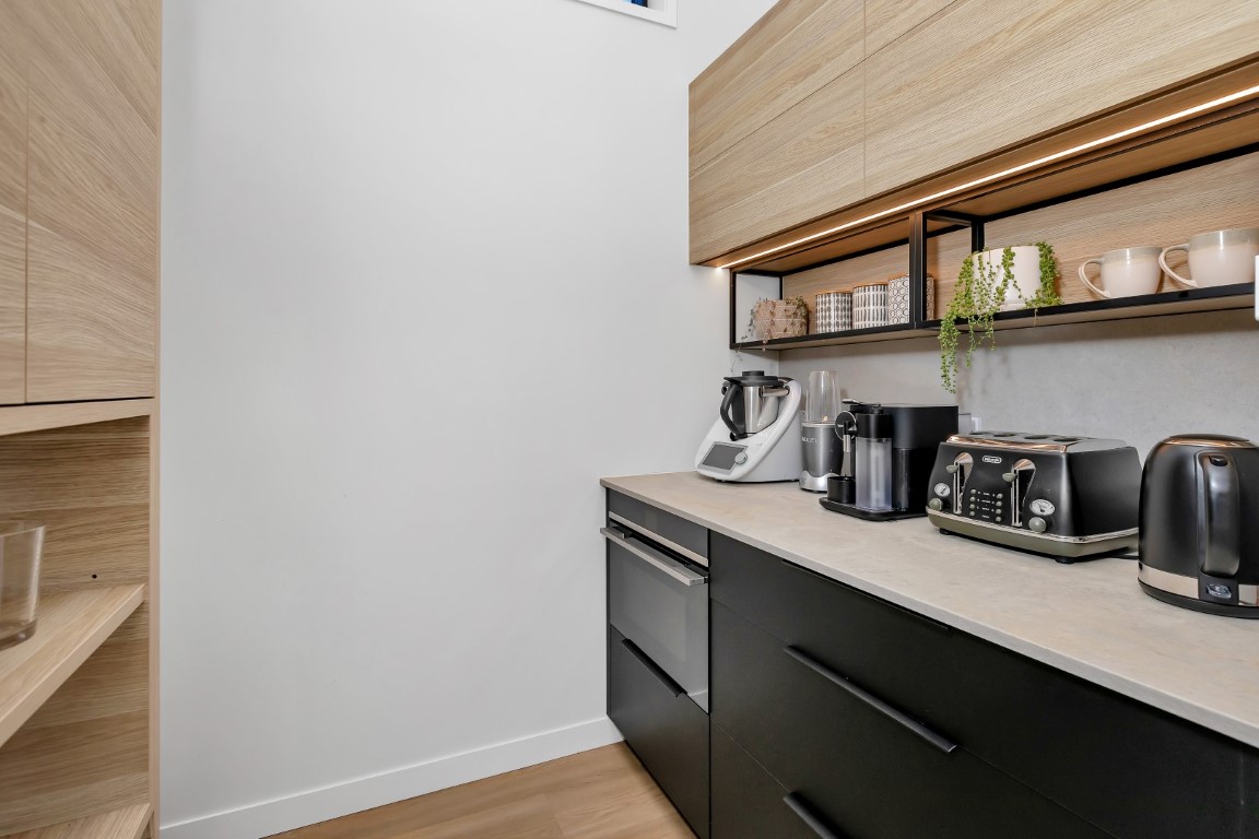 scullery-design-arcline-architecture-nz-black-cabinetry-grey-bench-light-timber-steel-shelves