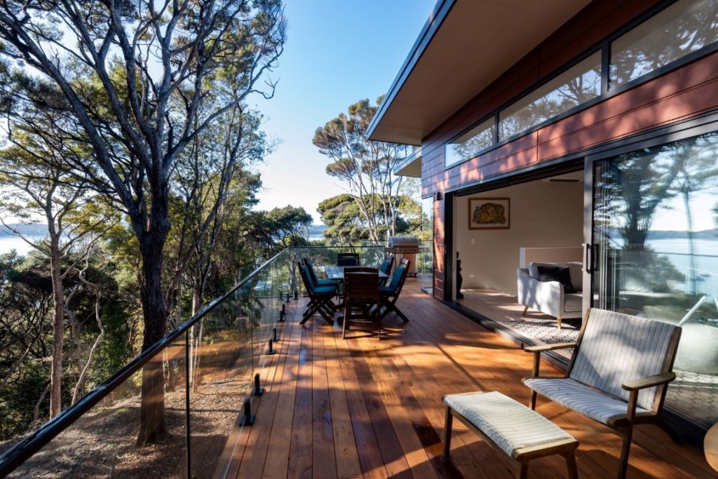 outdoor-area-deck-timber-paihia-arcline-architecture-sliding-joinery