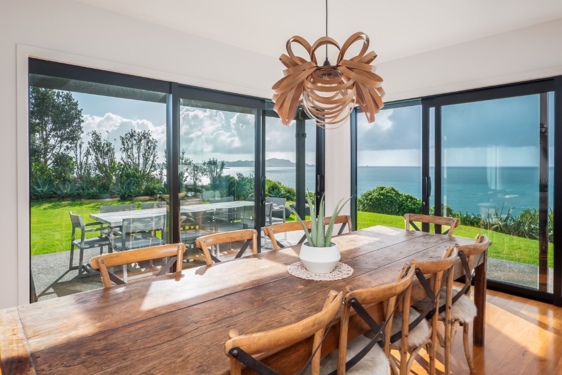 dining-room-timber-table-feature-light-sea-views-bay-of-islands-arcline-architecture