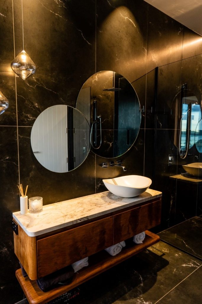 bathroom-design-timber-custom-made-vanity-stone-stop-freestanding-basin-pendant-lights-circle-mirror-arcline-architecture