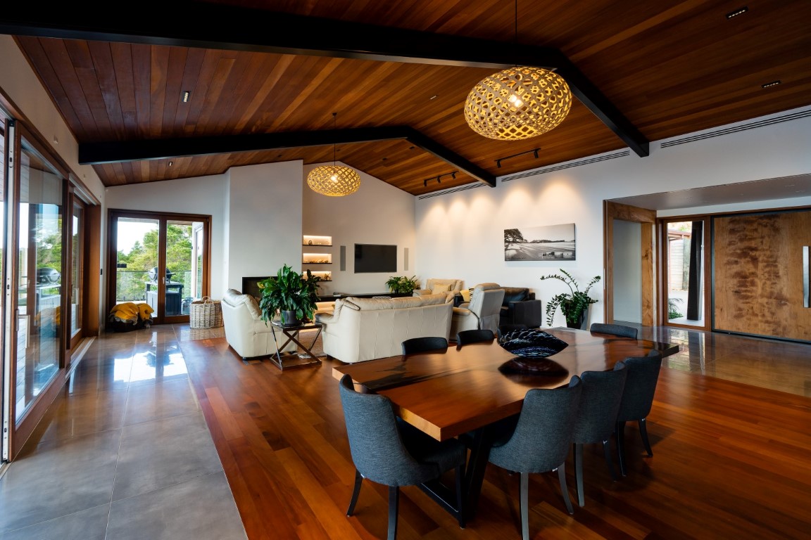 paihia-residence-real-timber-floor-tiled-edge-raking-ceiling-exposed-beams-steel-black-arcline-architecture