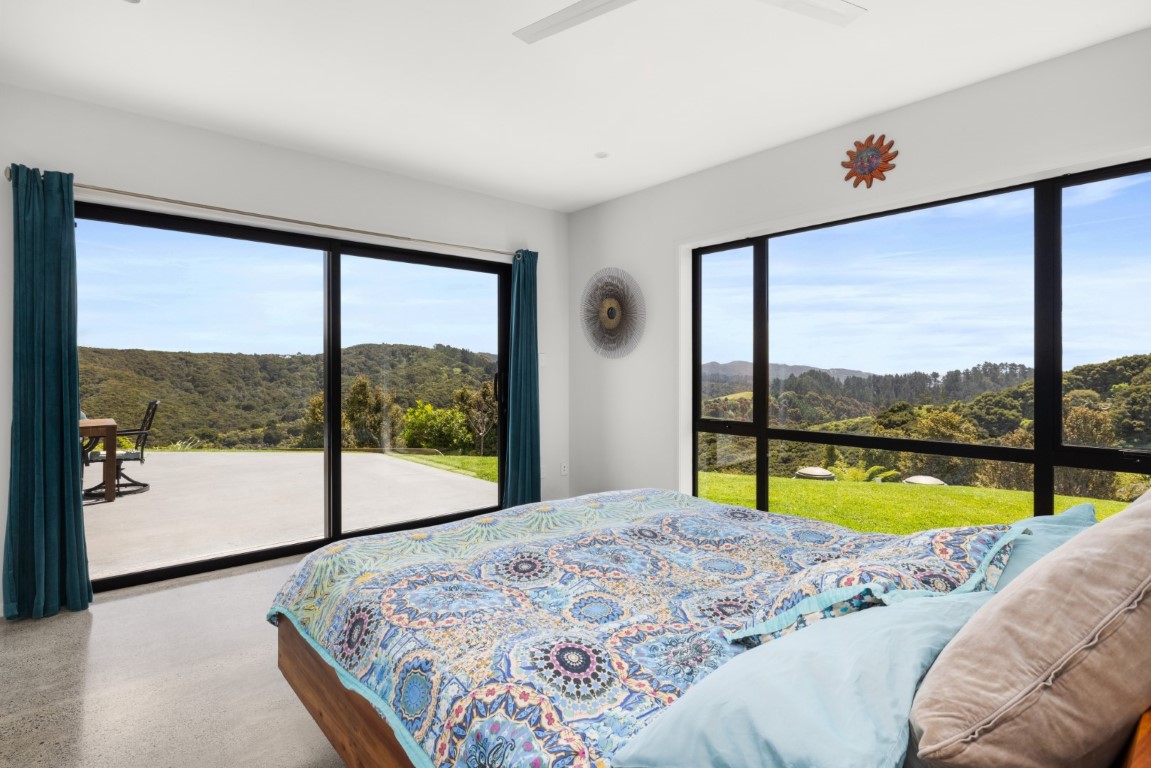White-bedroom-polished-concrete-flooring-paroa-bay-view-arcline-architecture