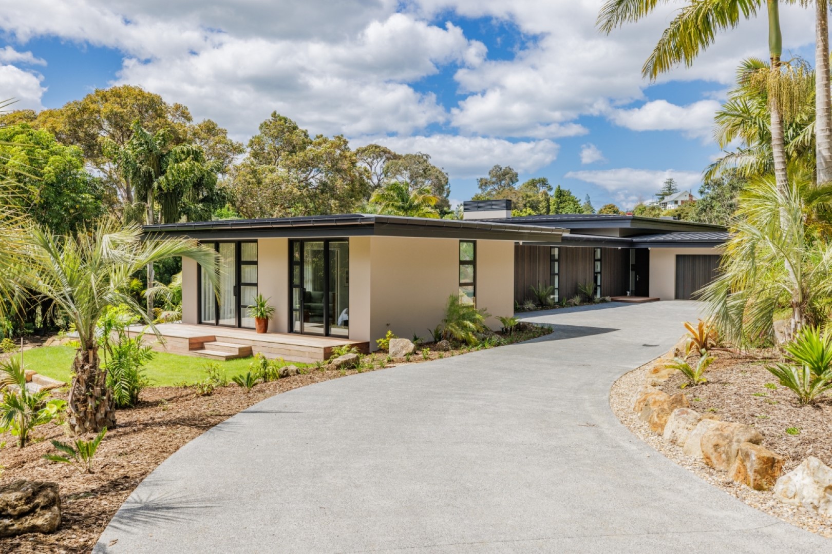 pa-road-residence-plaster-cedar-cladding-concrete-driveway-exposed-aggregate