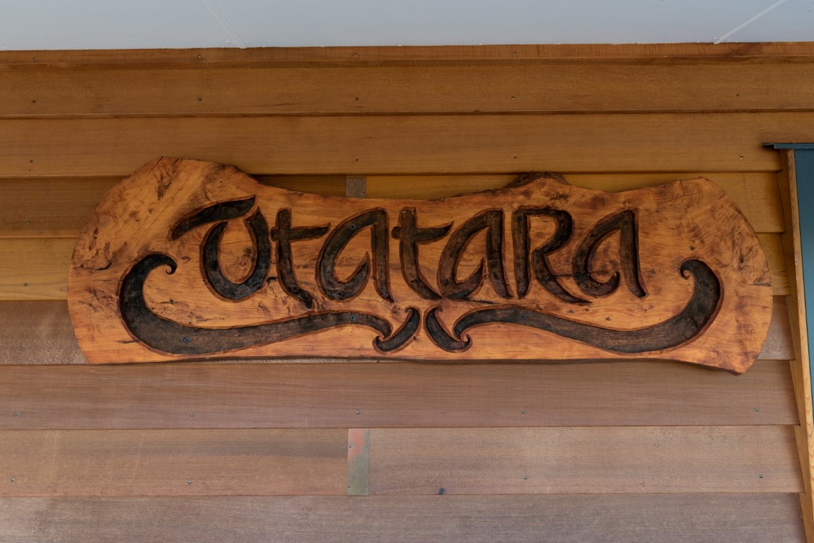 otatara-marae-carved-sign-logo