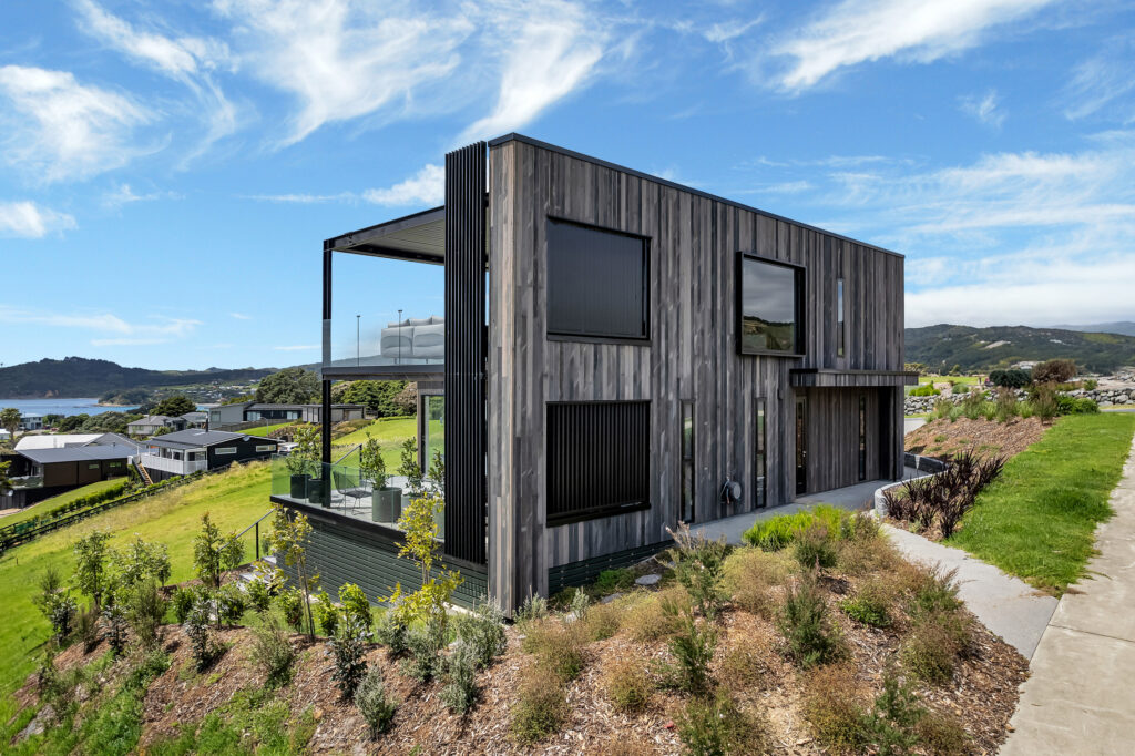 bream-bay-black-box-arcline-architecture-timber-cube-house