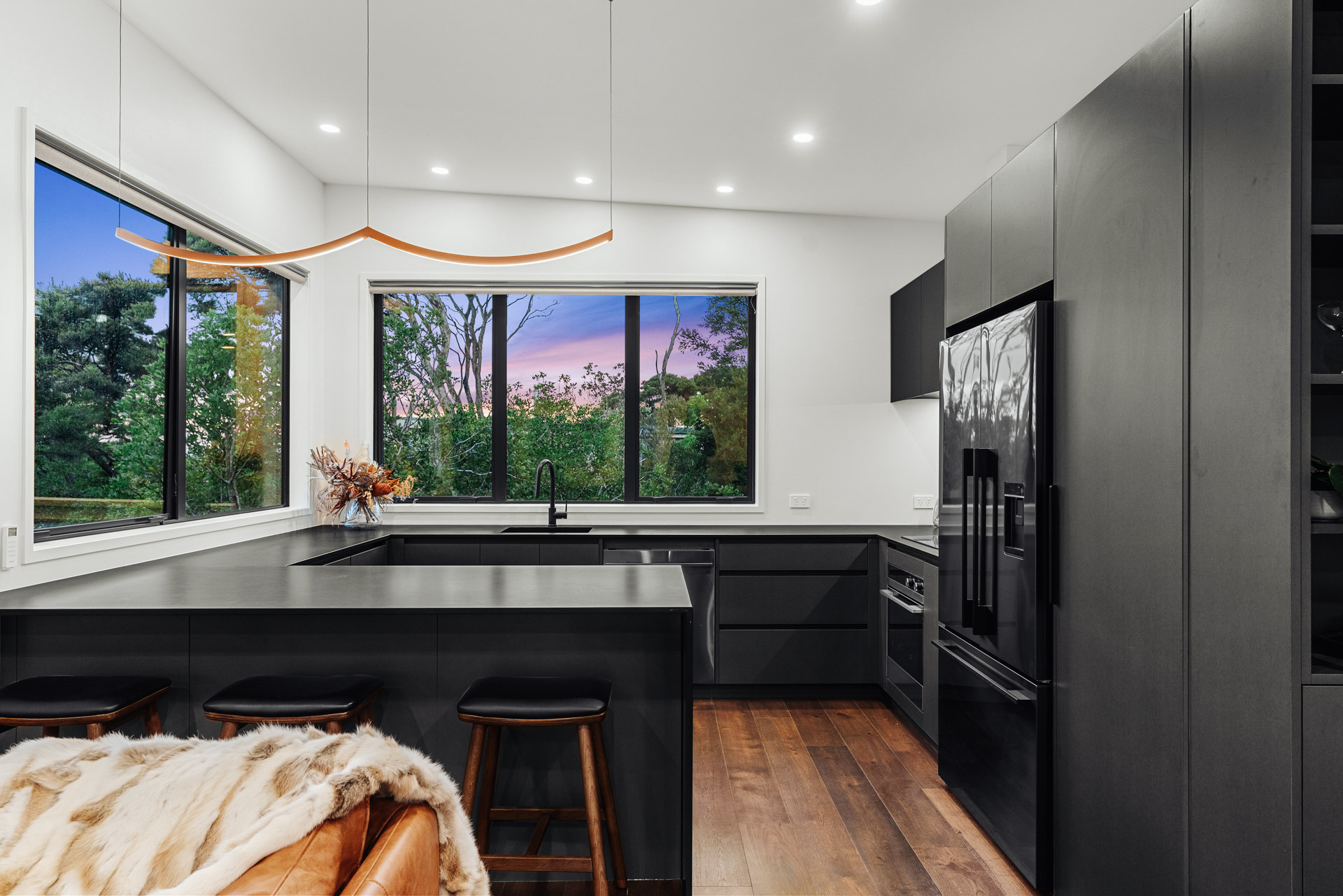 black-white-kitchen-arcline-architecture