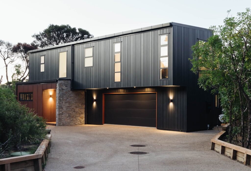 mangawhai-retreat-arcline-architecture-black-box-house-design