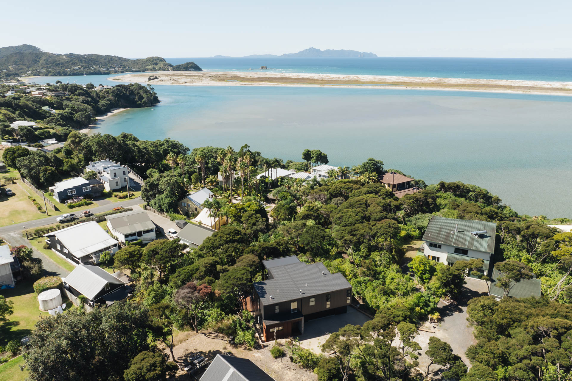 mangawhai-retreat-estuary-coastal-sand-dunes-bush-site-arcline-architecture