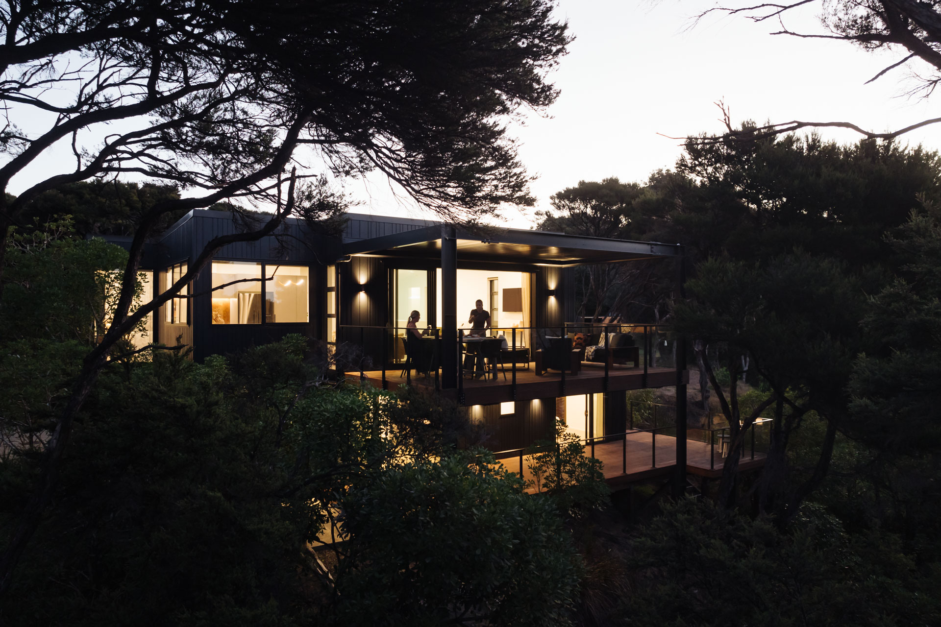 night-time-relaxing-on-deck-in-bush-arcline-architecture