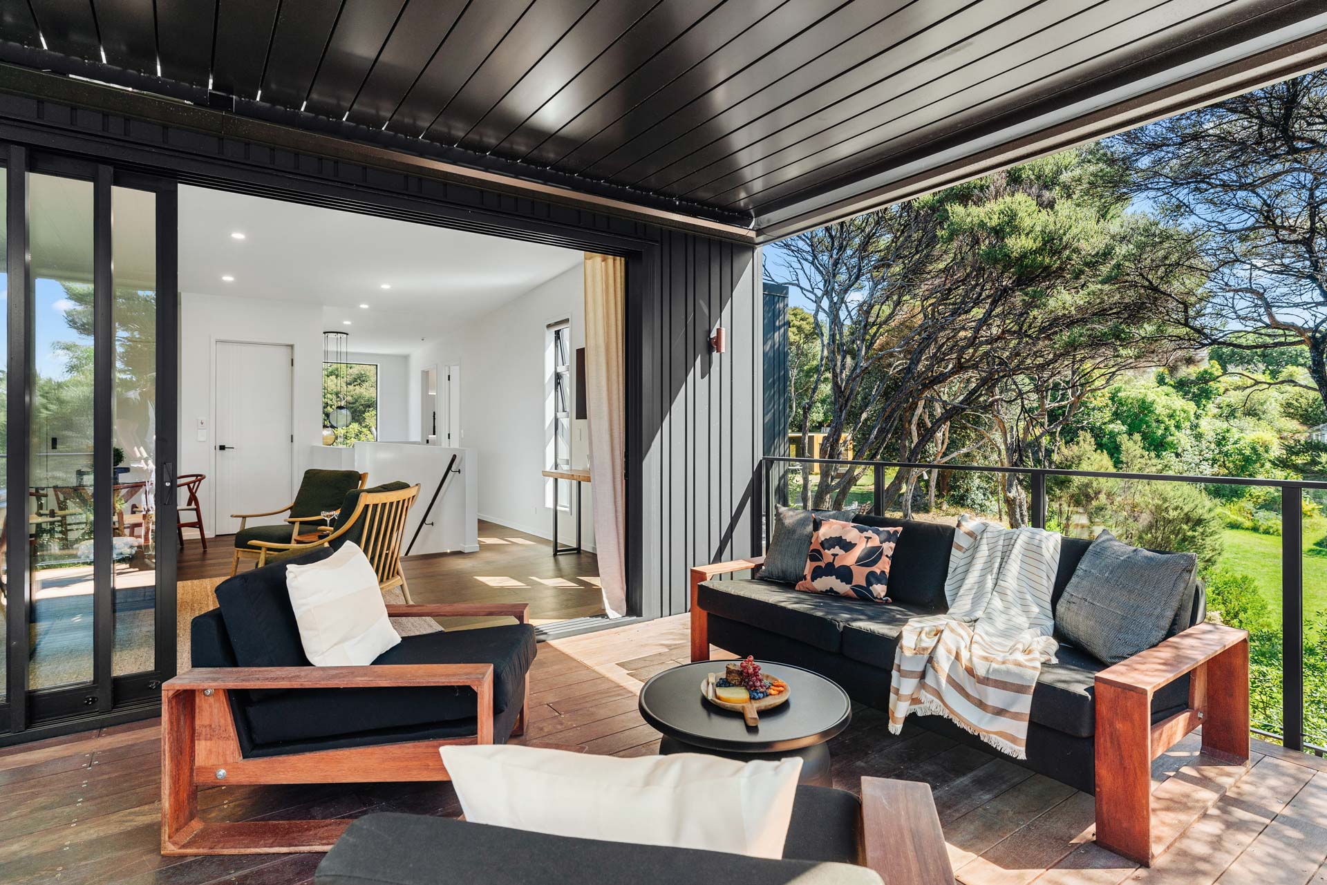 outdoor-area-black-louvre-roof-timber-decking-furniture-arcline-architecture