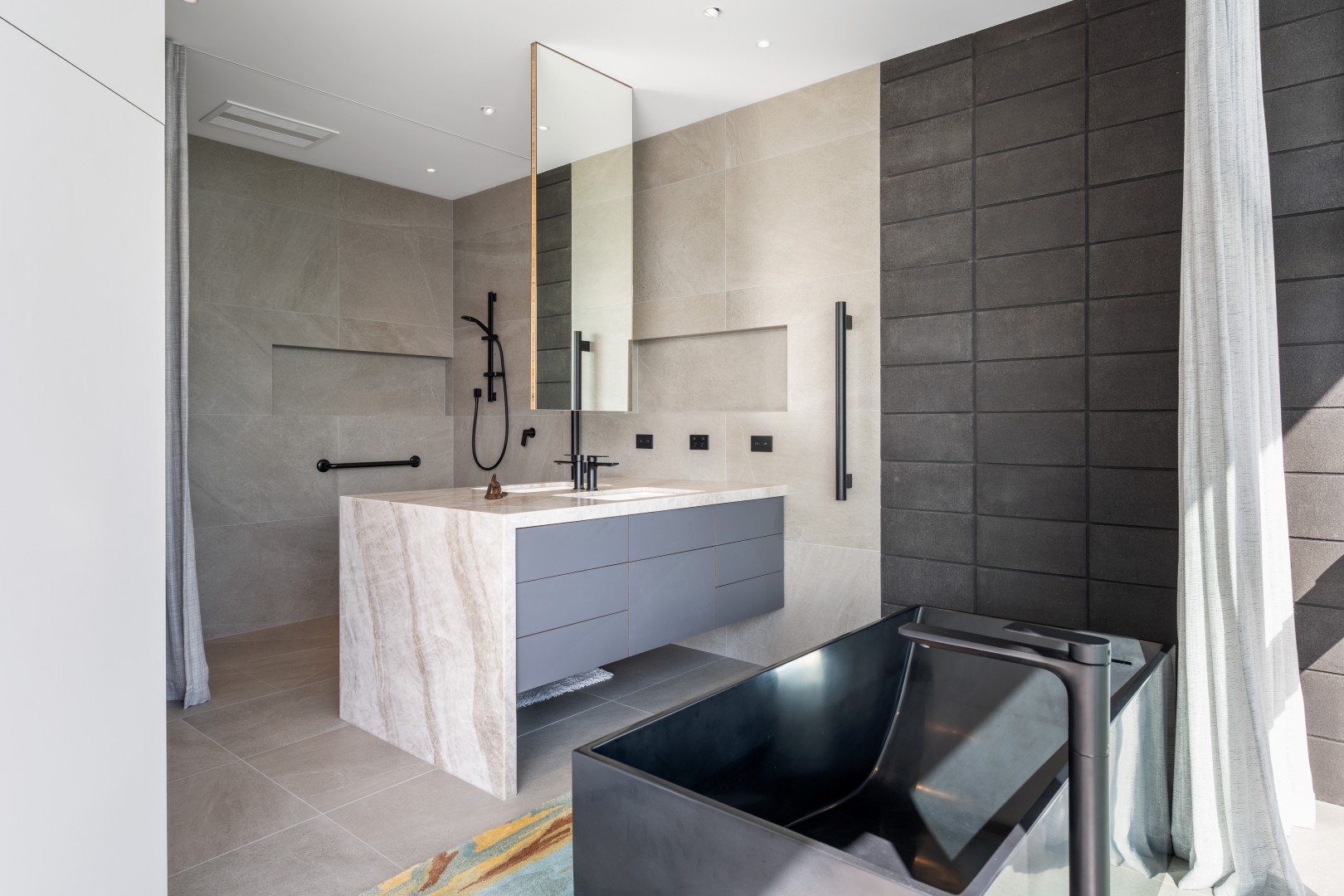 hanging-mirror-vanity-freestanding-bath-arcline-architecture