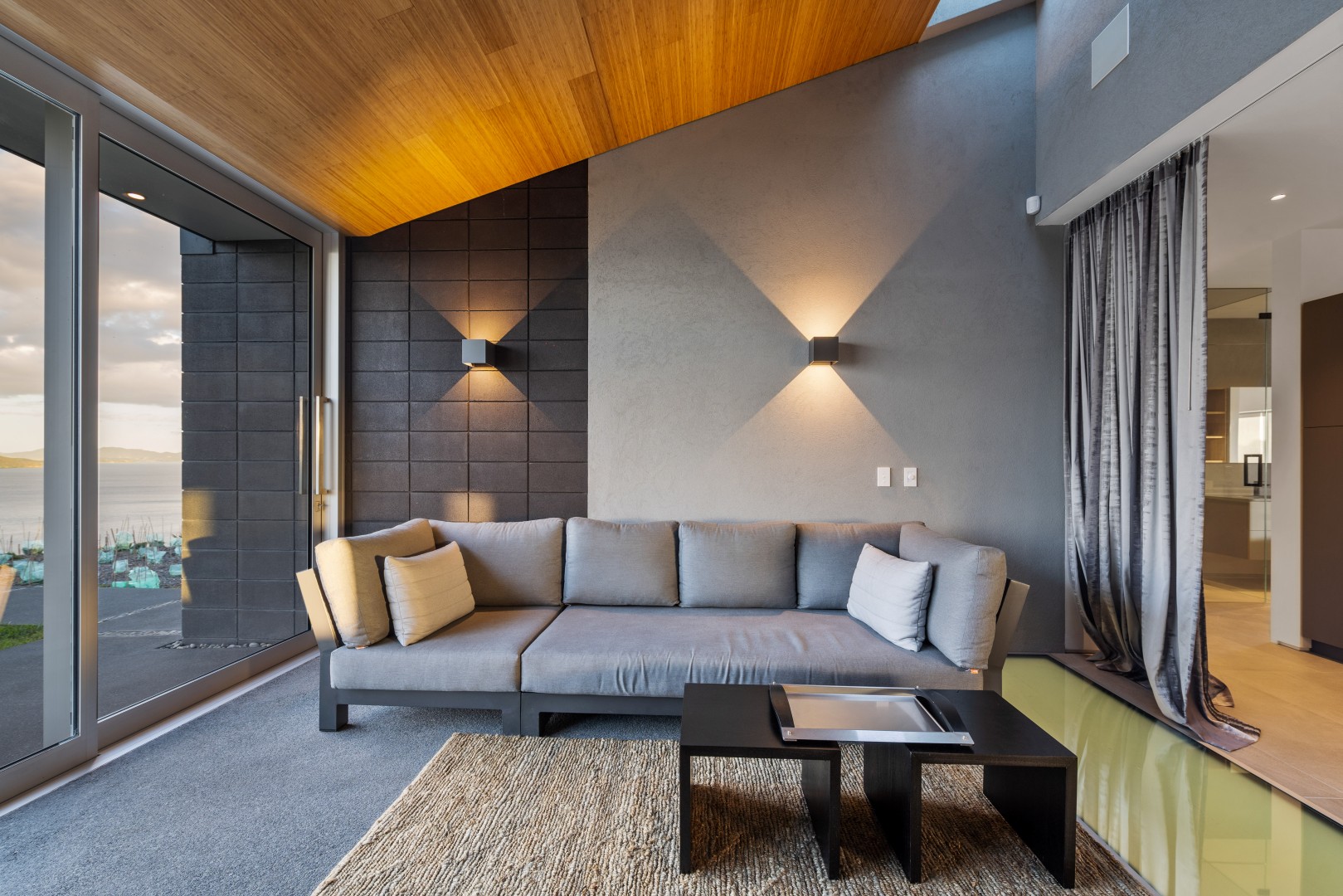 outdoor-seating-coastal-views-arcline-architecture