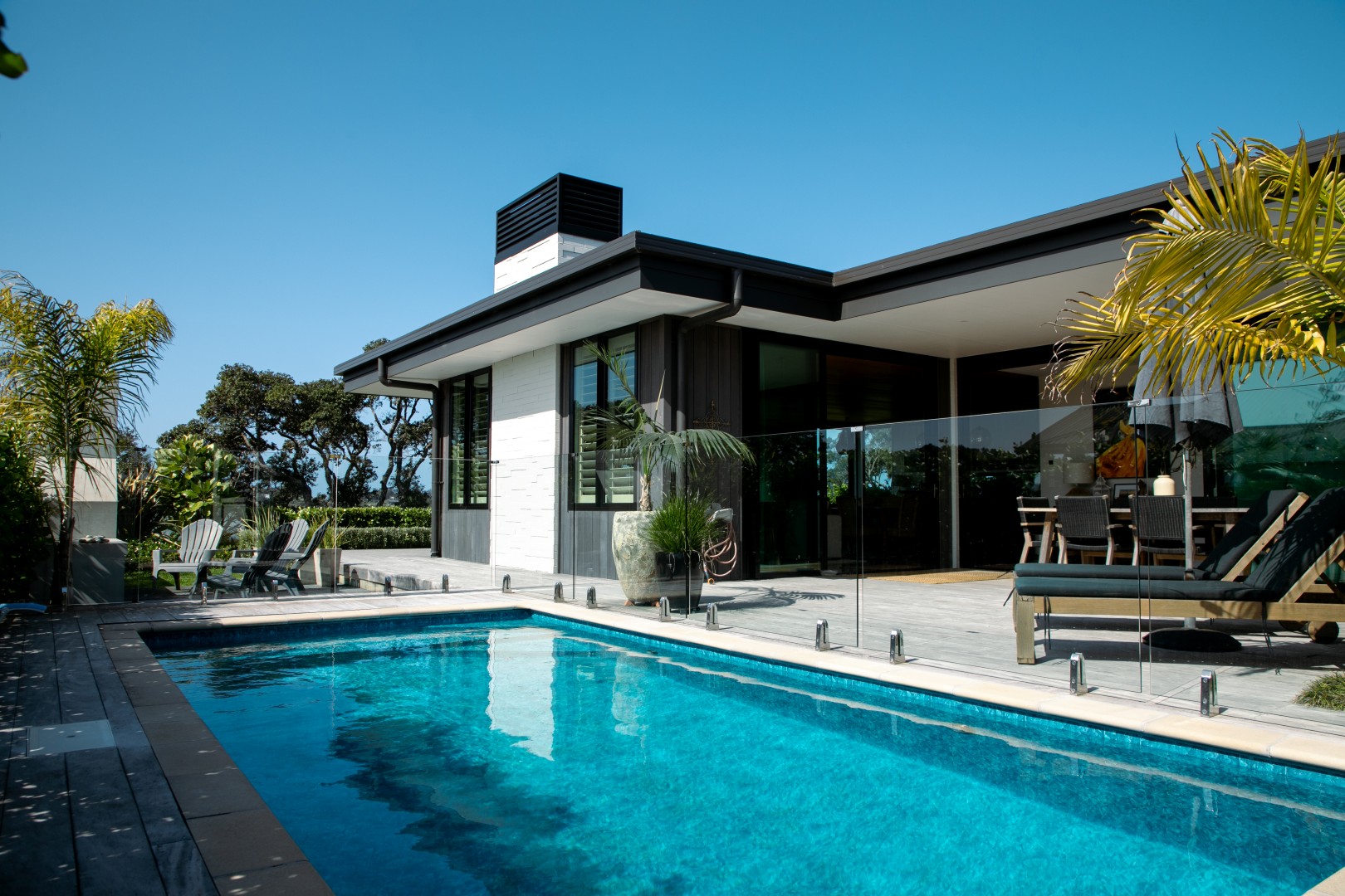decking-with-blue-pool-outdoor-living-arcline-architecture-nz-design-palm-springs