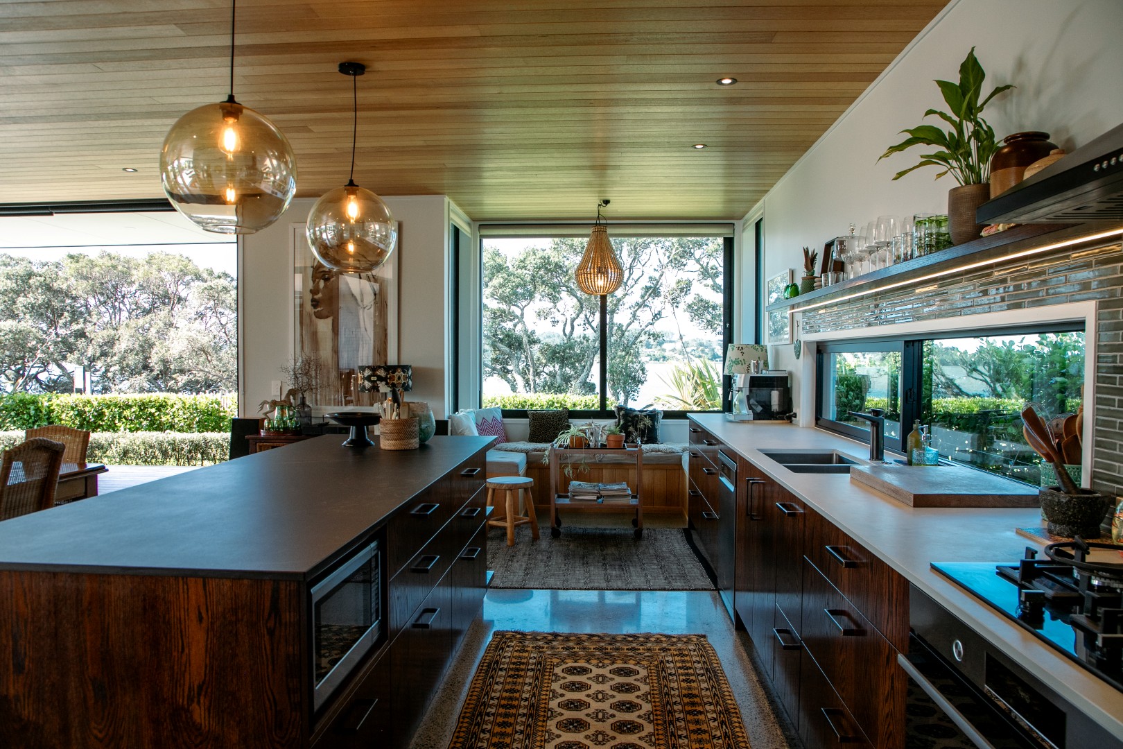 mid-century-modern-kitchen-design-arcline-architecture-mangawhai-water-views