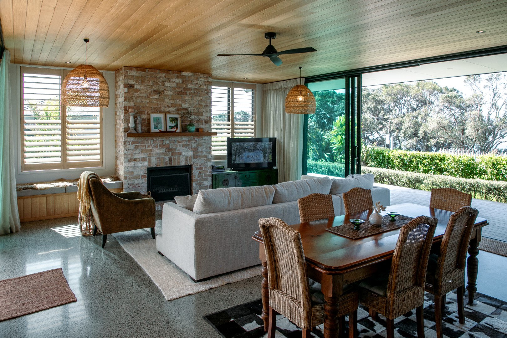 mid-century-modern-living-area-design-arcline-architecture-nz-design