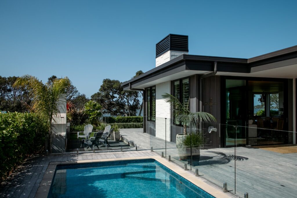mid-century-modern-mangawhai-arcline-architecture-pool-house-design