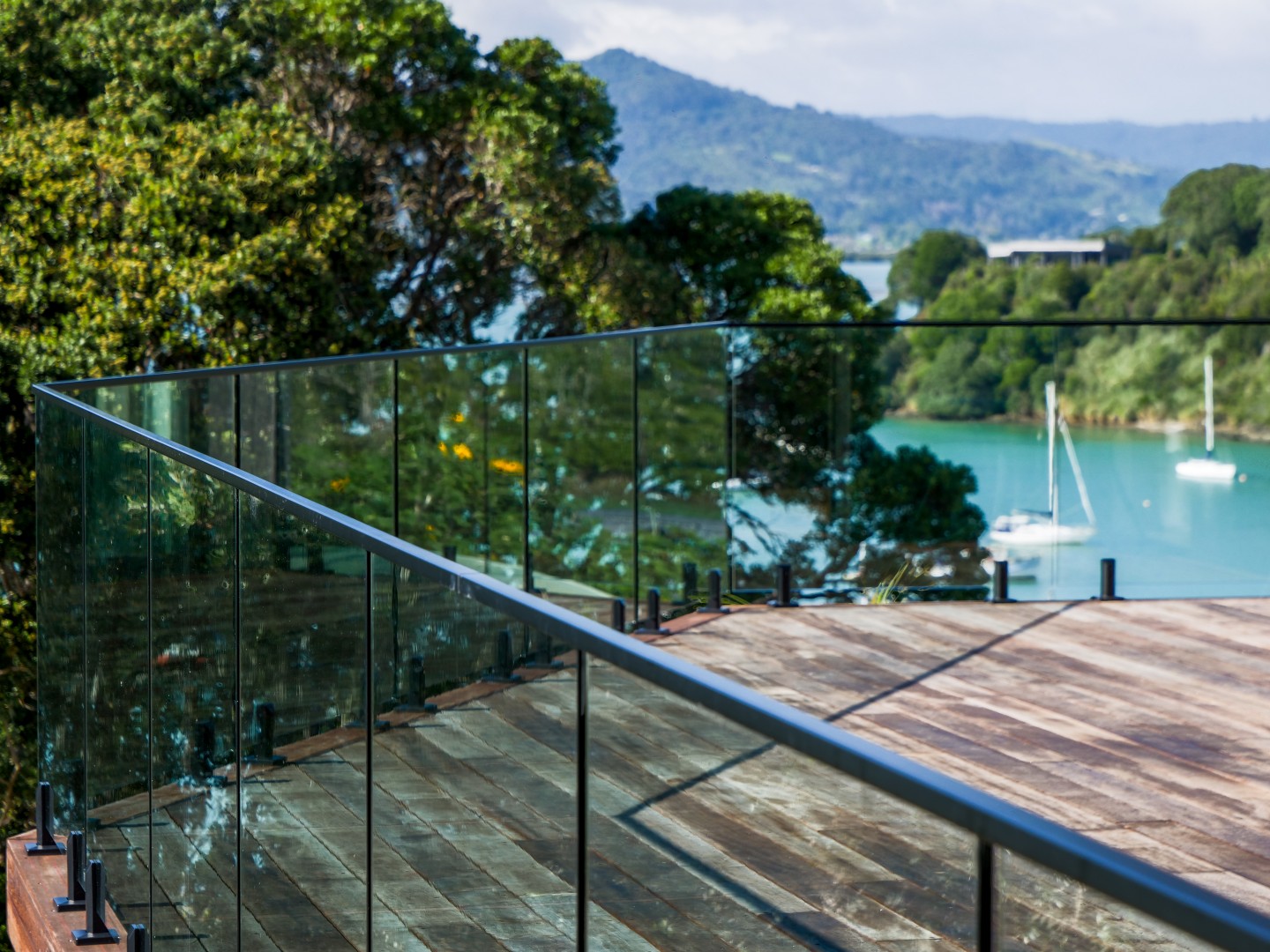 glass-handrail-decking-arcline-architecture-totara-north