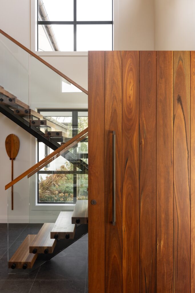 arcline-architecture-timber-entry-door-and-floating-staircase-with-glass-balustrade