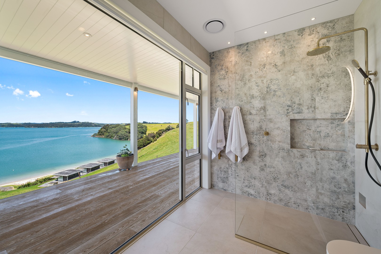 arcline-architecture-wiroa-station-residence-ensuite-shower-brass-fittings-te-puna-inlet-view