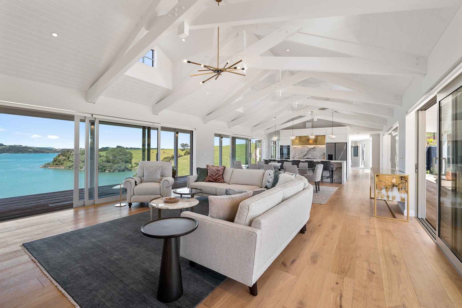 arcline-architecture-wiroa-station-residence-open-plan-living-dining-kitchen-scissor-trusses-inlet-view