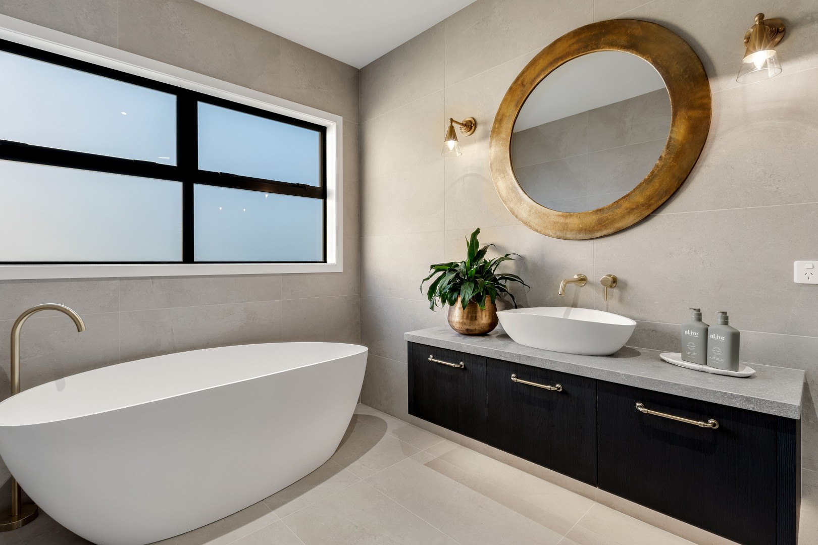 bathroom-design-arcline-architecture-bathtub-freestanding-vanity-mirror