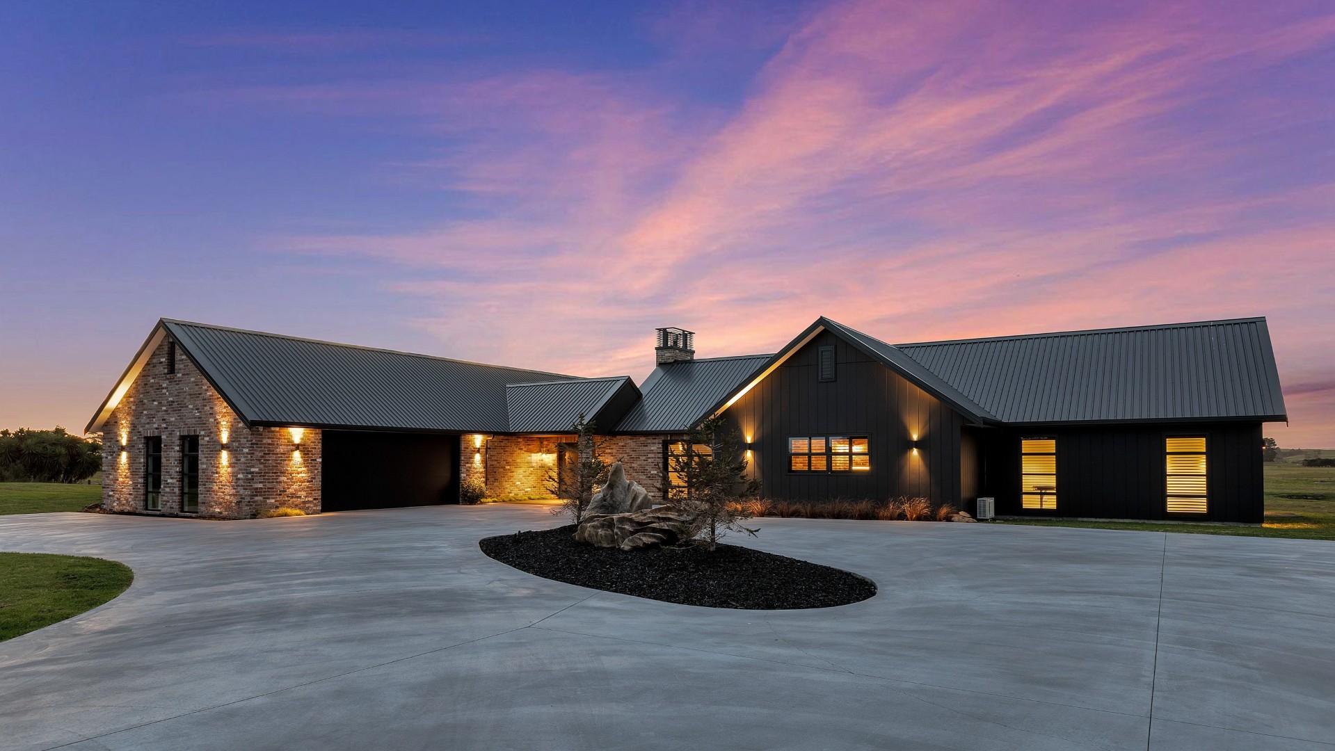 brick-black-residence-arcline-architecture-roundabout-driveway-landscaping