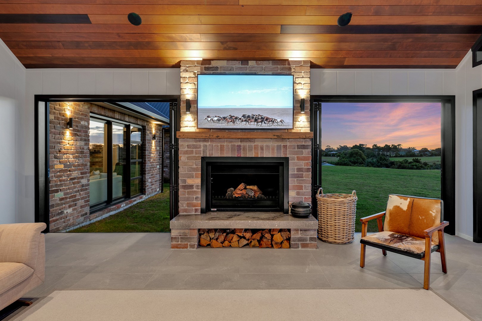 outdoor-fireplace-timber-ceiling-reclaimed-brick-arcline-architecture