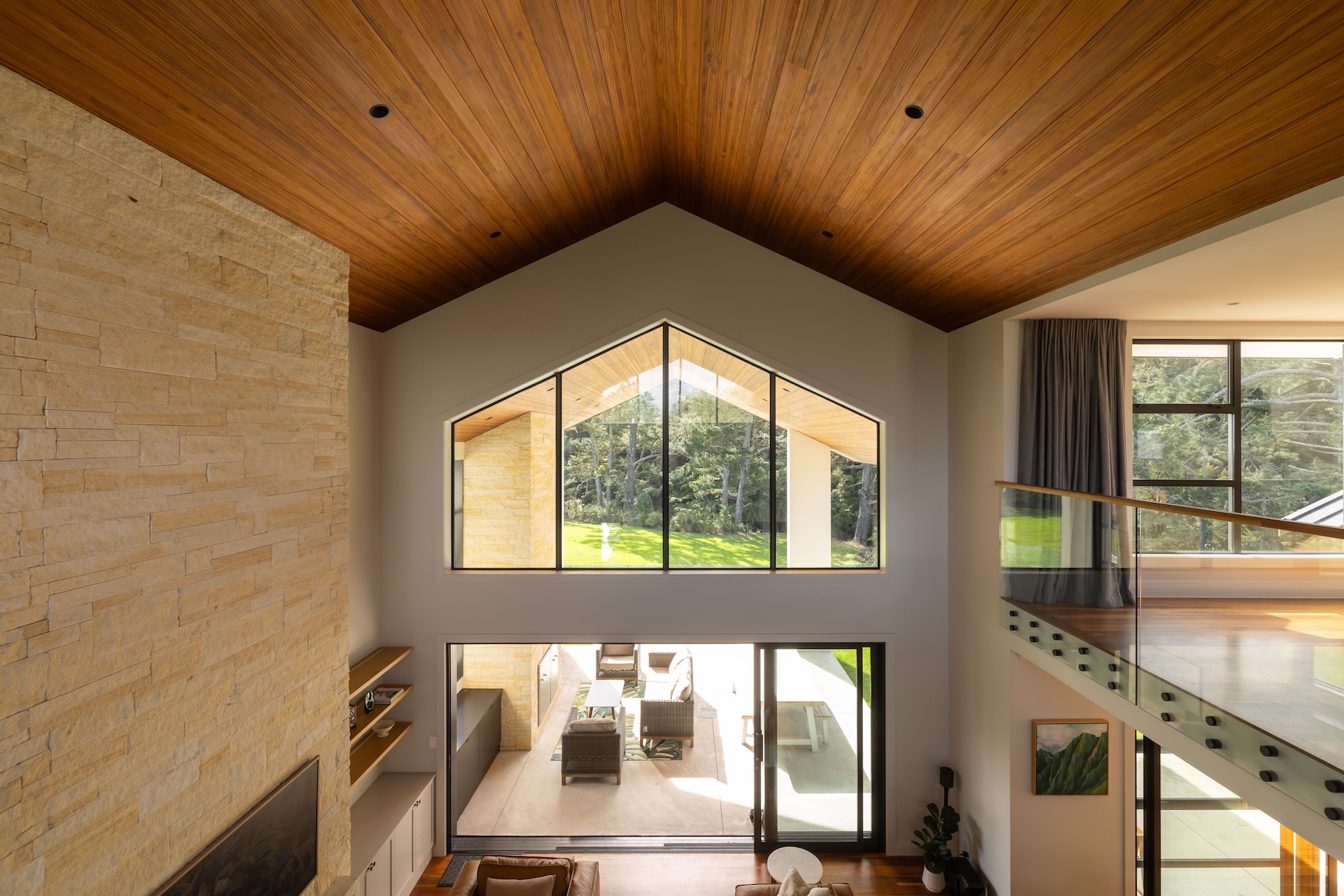 timber-ceilings-abodo-upstairs-double-height-stone-oamaru-arcline-architecture