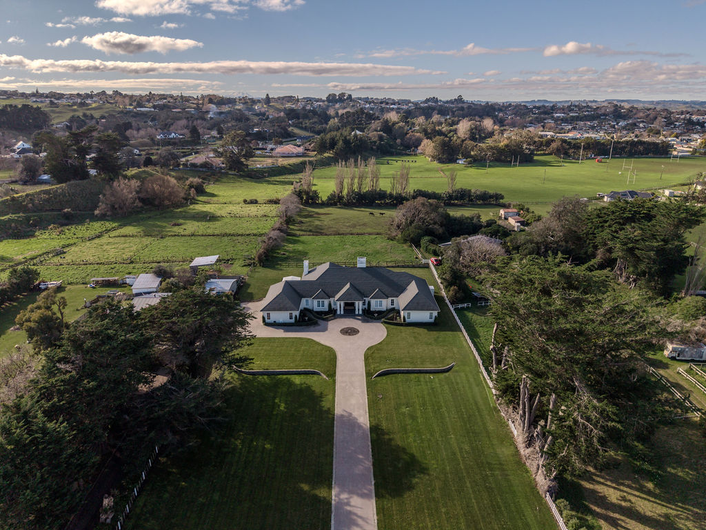 buxton-manor-arcline-architecture-aerial-front-exterior-driveway