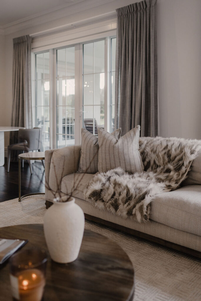 buxton-manor-arcline-architecture-living-room-sofa-throw