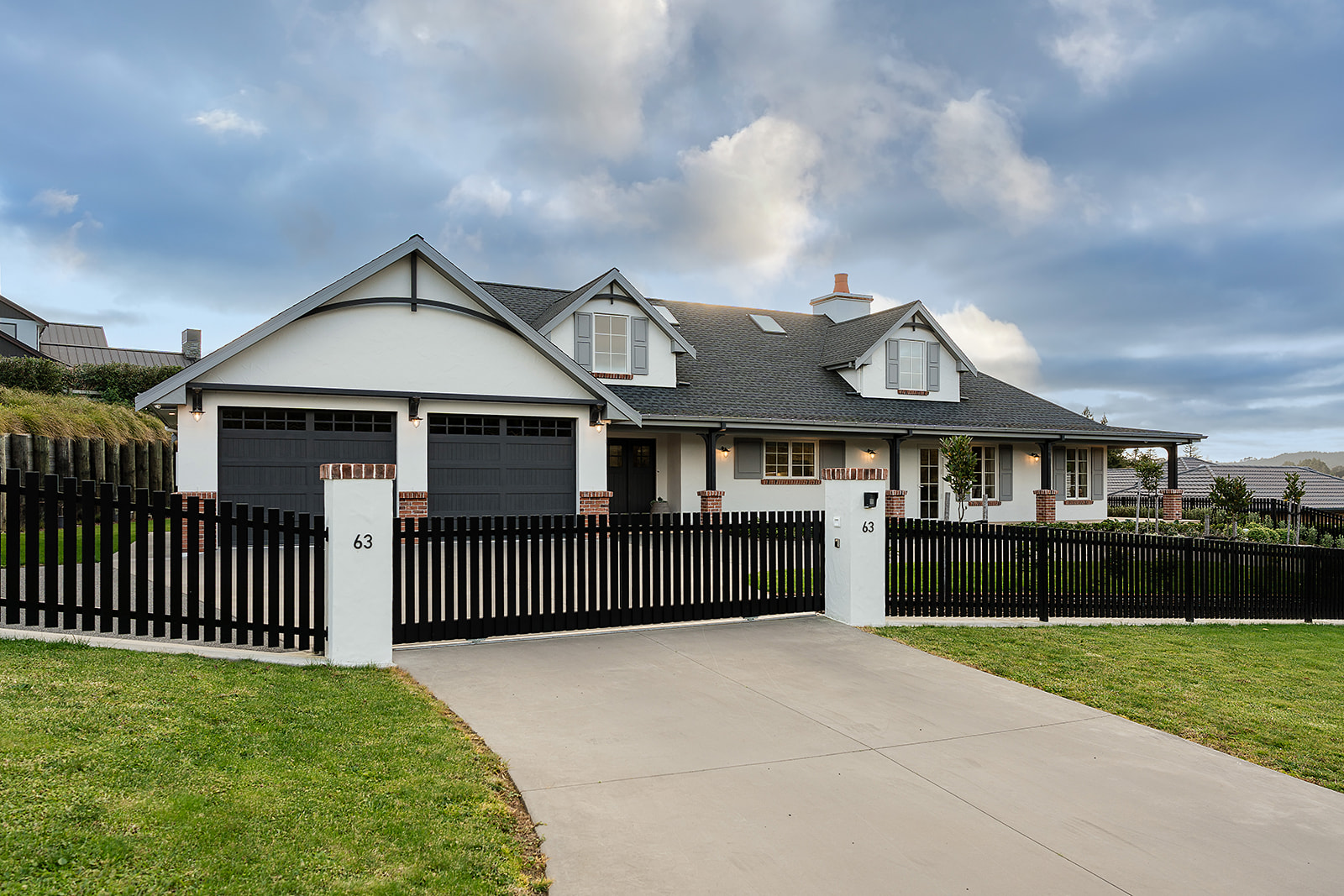 front-elevation-black-picket-fence-whangarei-country-farmhouse