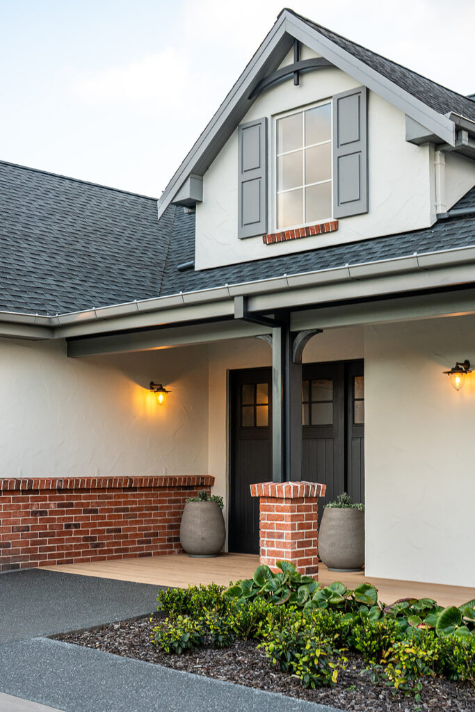 gable-dormer-entrance-brick-pillar-whangarei-country-farmhouse