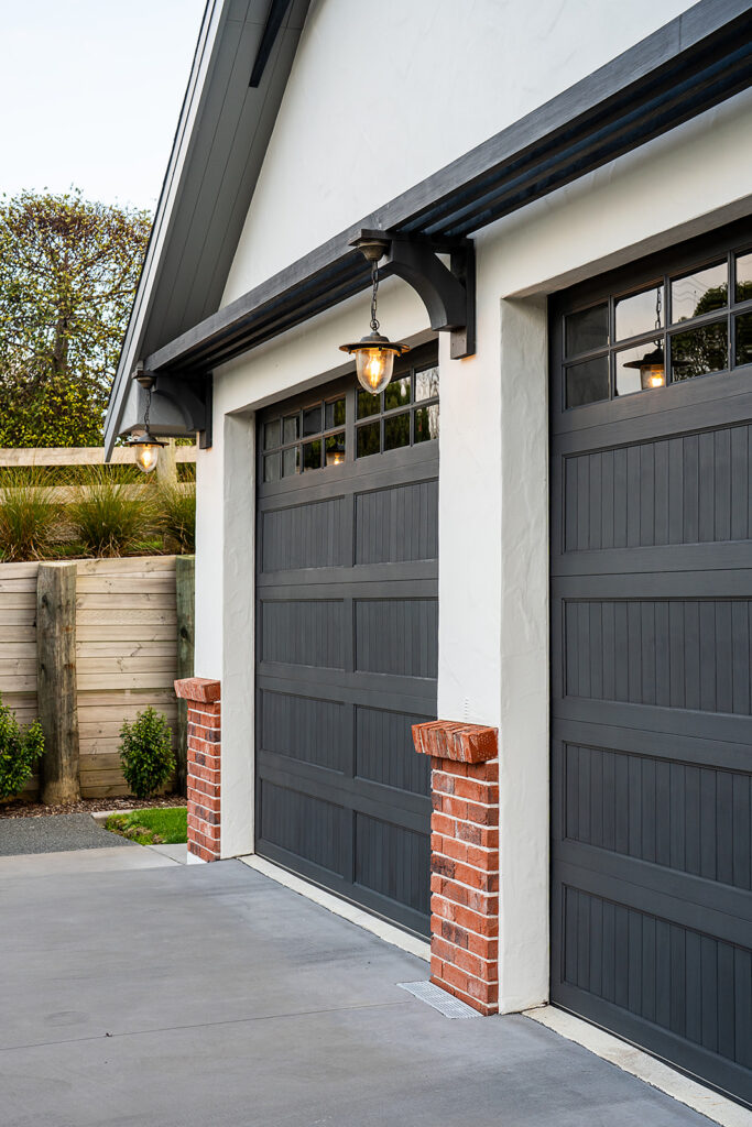 garage-doors-brick-pillars-lantern-lights-whangarei-country-farmhouse